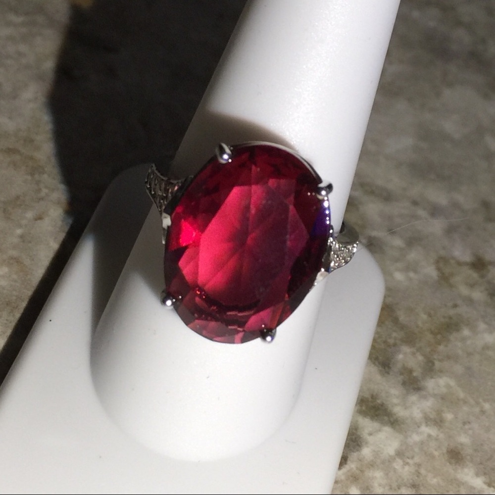 Charming Ruby Red Glass Fashion/Cocktail Ring